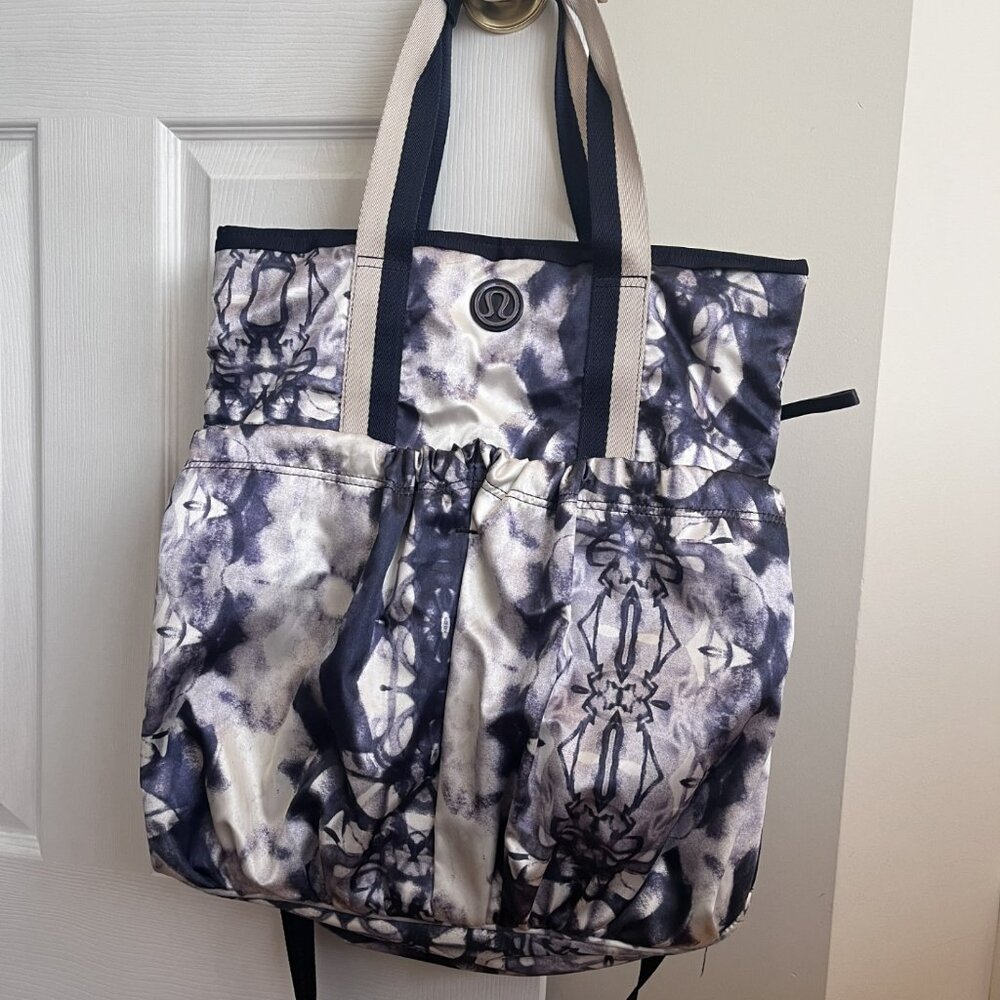 Lululemon duffle bag